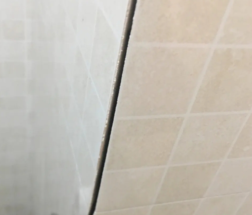 拱墅瓷砖空鼓维修公司分享阳台瓷砖脱落的修复过程可以分为以下几个步骤